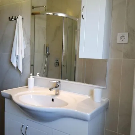 Mit Drei Schlafzimmern Und Meerblick By Interhome * Medulin