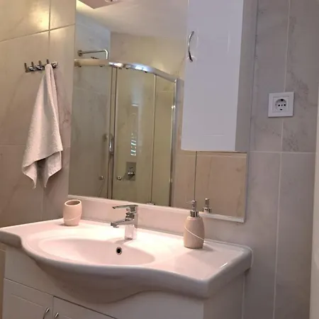 Mit Drei Schlafzimmern Und Meerblick By Interhome * Medulin