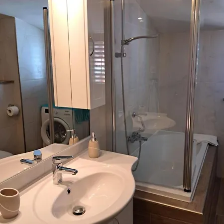 Mit Drei Schlafzimmern Und Meerblick By Interhome * Medulin
