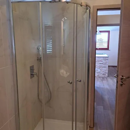 Mit Drei Schlafzimmern Und Meerblick By Interhome * Medulin