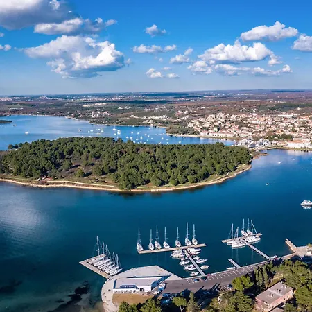 Mit Drei Schlafzimmern Und Meerblick By Interhome Apartmán Medulin